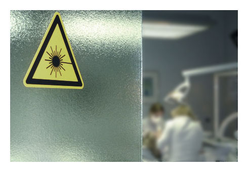 Blick durch die offene Tr zur Laser